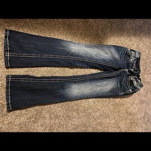 Size 26 Low-rise Slim Bootcut Miss Me jeans. Inseam of 31 1/2